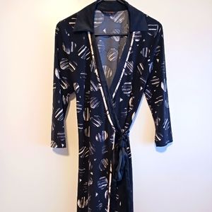 BCBG, Wrap Dress. Size Medium. Black & White.